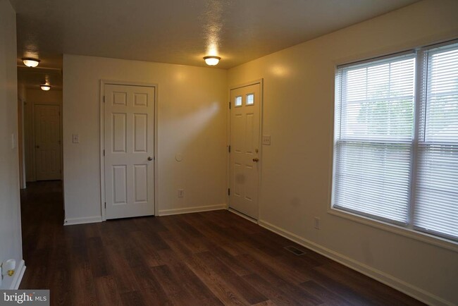 Building Photo - 104 Basin Dr