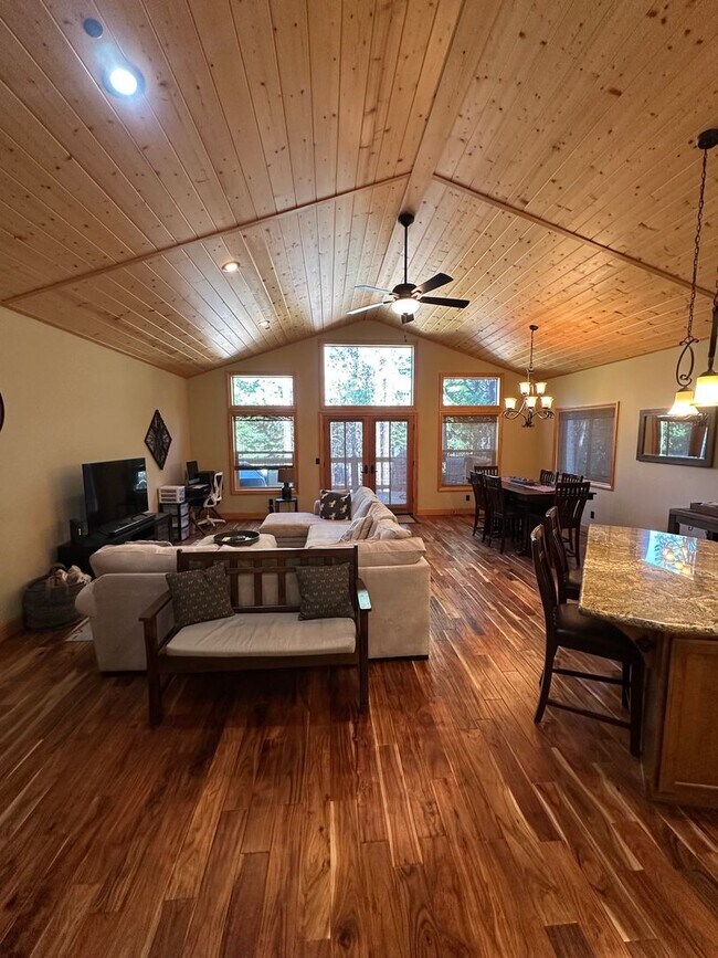 Building Photo - Beautiful Tahoe Donner Ski Lease
