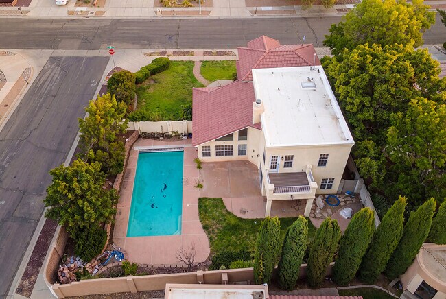 Foto del edificio - 9441 Allande Rd NE
