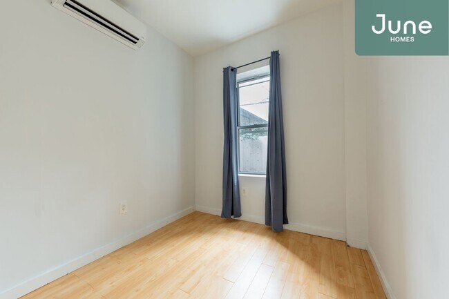 Building Photo - Full room in 4-bed/2.0-bath Home