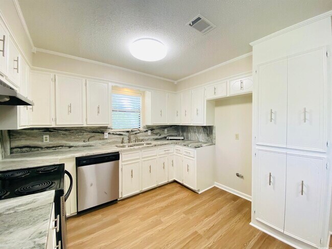 Building Photo - 14 Painted Turtle Cove