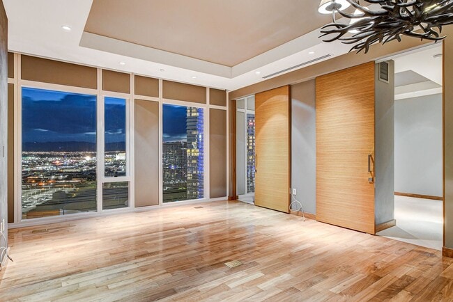 Building Photo - Waldorf Astoria 2711-City/Mtn views from t...