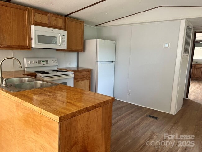 Foto del edificio - 179 Overcash Rd