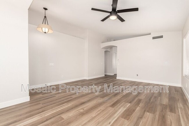Building Photo - 2252 E Ross Ave