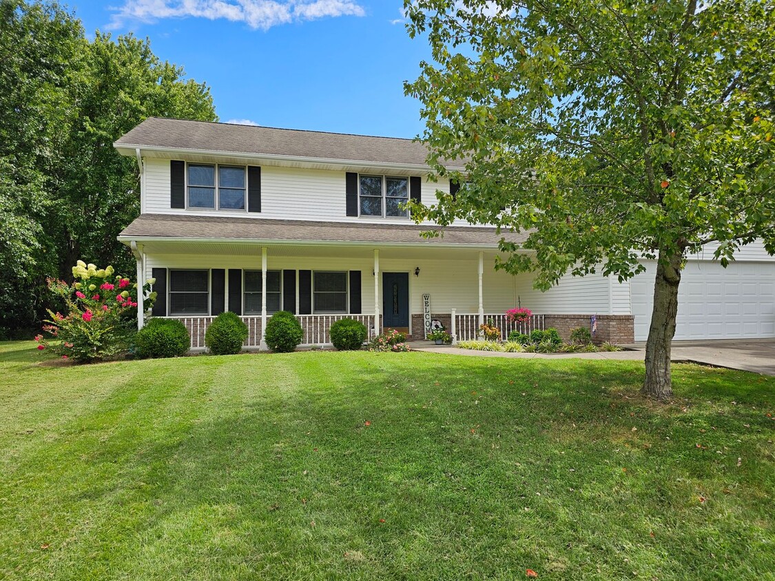 Primary Photo - Beautiful family home in Great Neighborhood