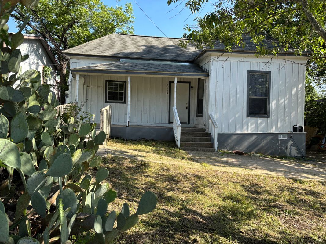 Foto principal - 2105 E 12th St
