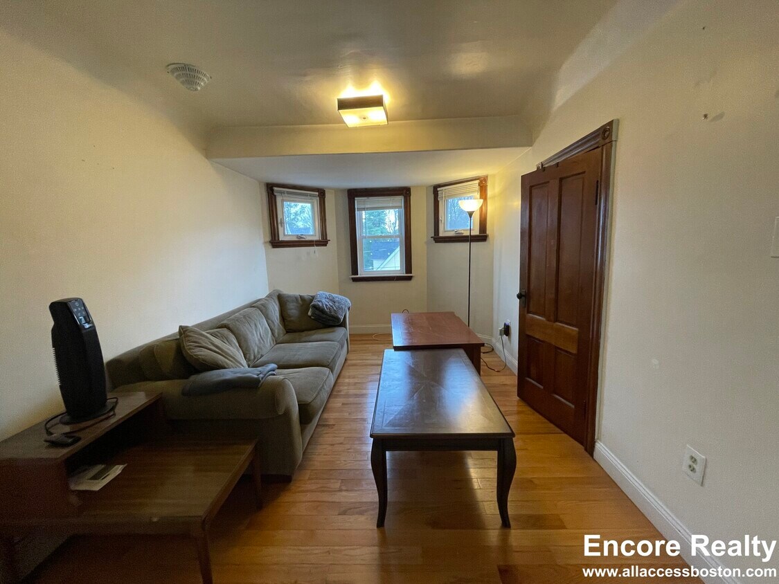 Foto principal - 65 Fairbanks St