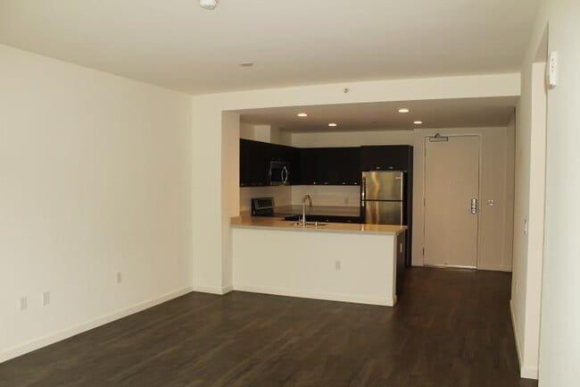 Building Photo - 2 bedroom in San Francisco CA 94112