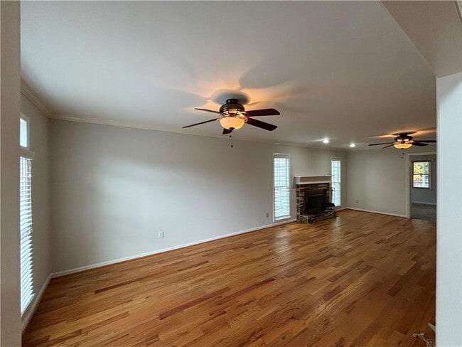 Building Photo - 2640 Briarfield Way NE