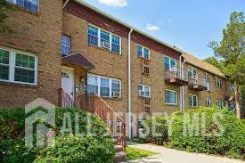 Building Photo - 322 College Dr