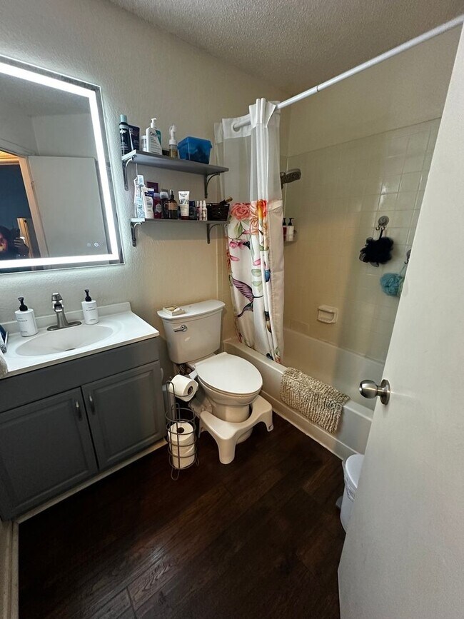 Foto del edificio - 4703 Stone Ridge Dr