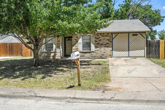 Photo - 2441 Sweetwood Dr House