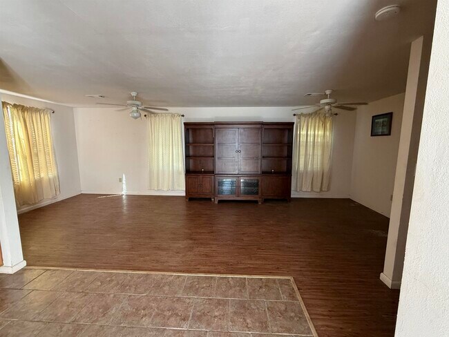 Foto del edificio - 408 W Main St