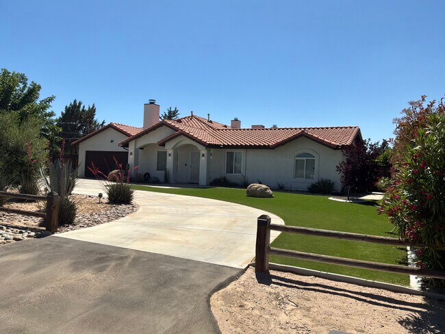 Building Photo - 7518 Redwood Ave