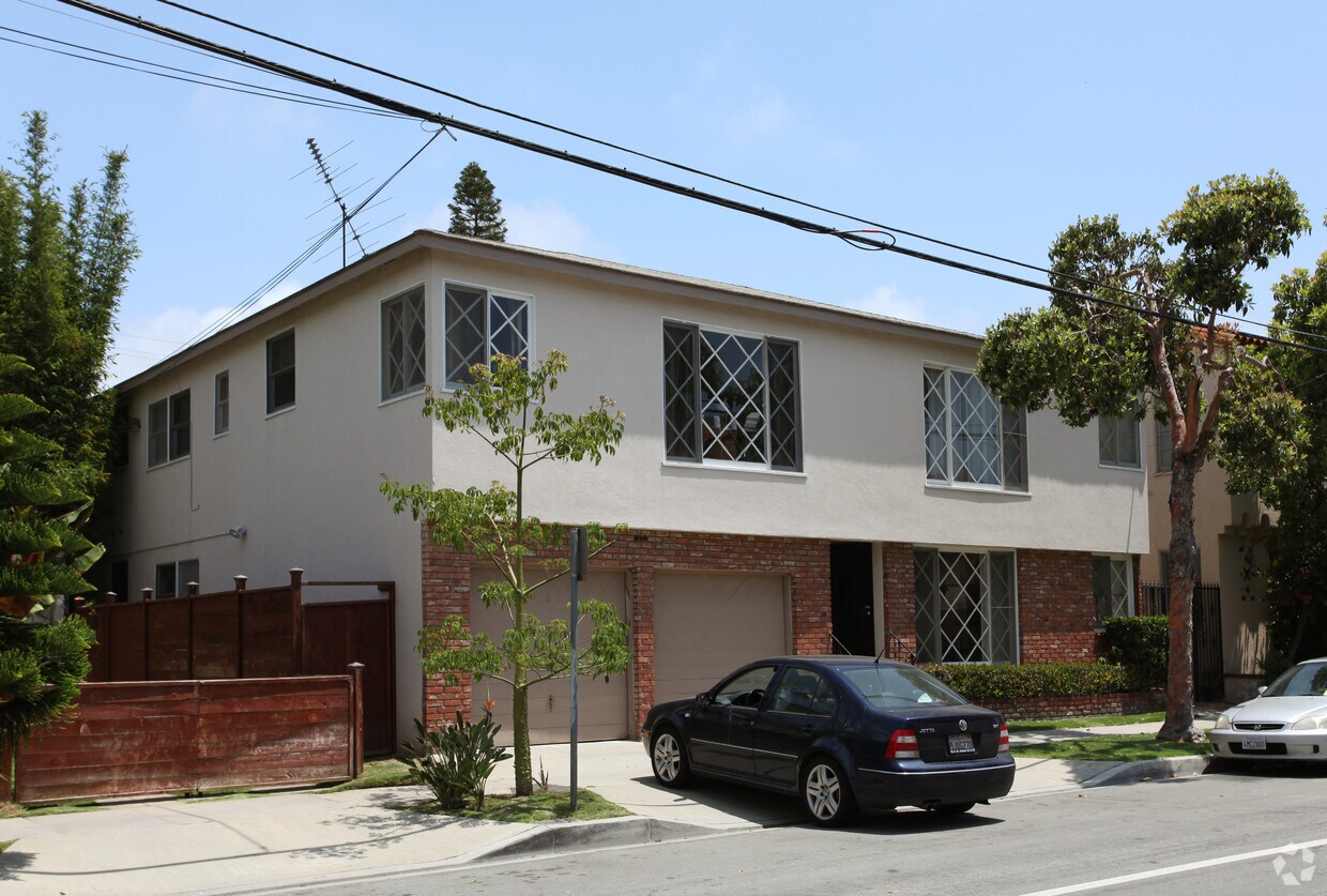 Primary Photo - 1755 E 2nd St