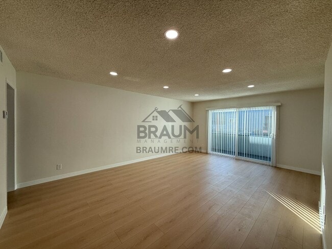 Building Photo - 6041 Whitsett Ave