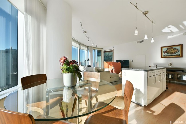 Building Photo - 338 Spear St