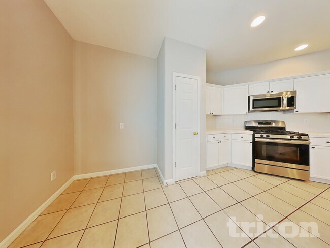 Building Photo - 9570 Long River Dr