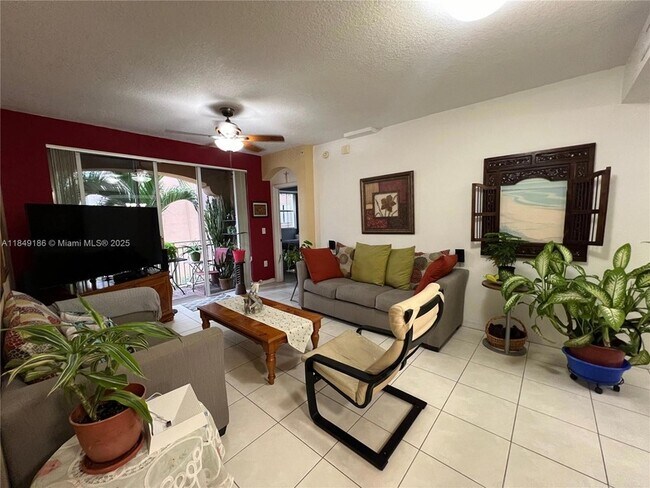Foto del edificio - 6520 NW 114th Ave