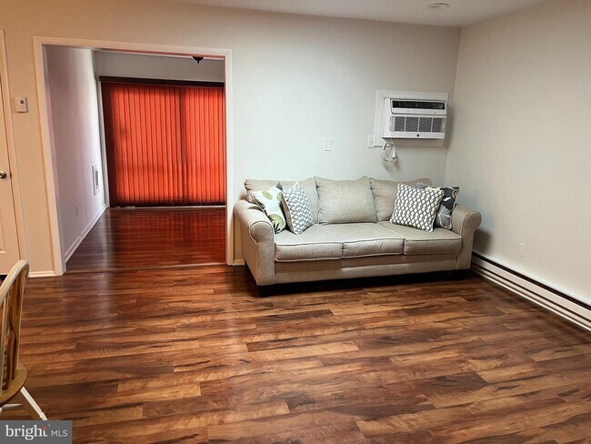 Foto del edificio - 32 Medford Ct