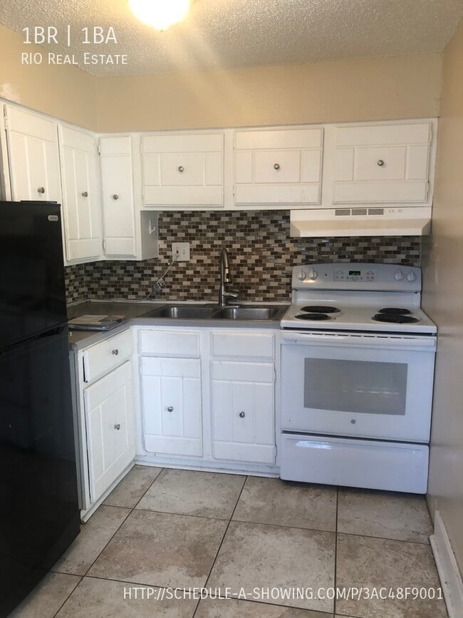 Building Photo - 1 Bedroom Apartment Located in the Highlan...