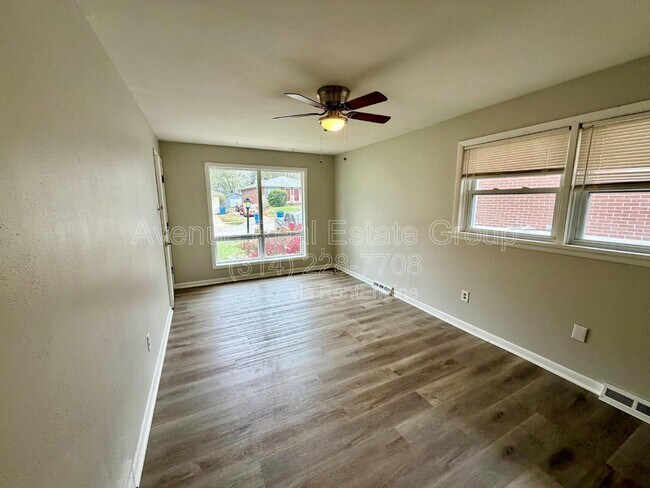 Foto del edificio - 8821 McNulty Dr