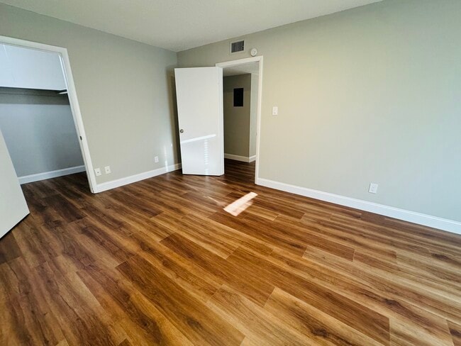 Building Photo - Creek Ridge Apartments