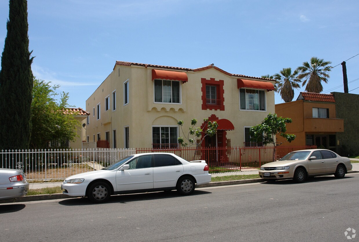 Foto del edificio - 5074-5078 1/2 Romaine St