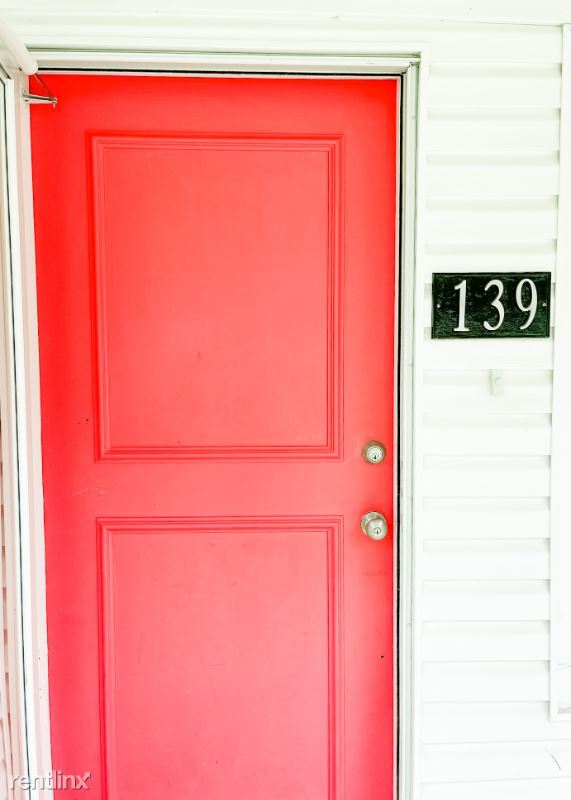 Foto del edificio - 3 br, 1 bath House - 139 Embassy Ln.