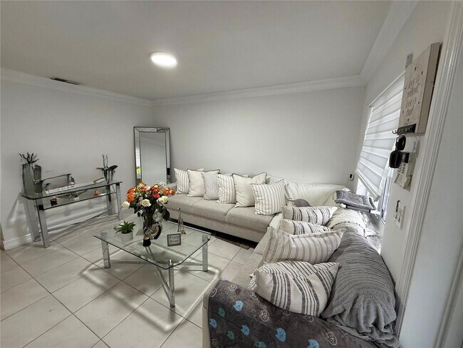 Foto del edificio - 6598 W 22nd Ct