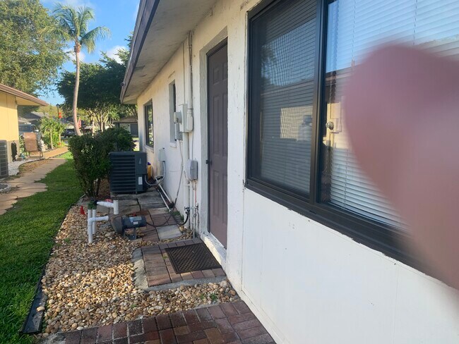 Foto del edificio - 10222 Pine Dr