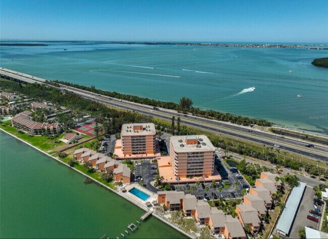 Foto del edificio - 7430 Sunshine Skyway Ln S