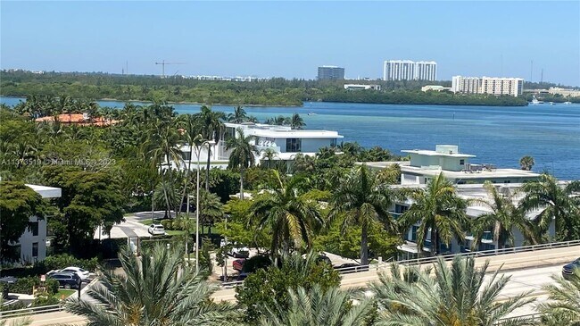 Foto del edificio - 10275 Collins Ave