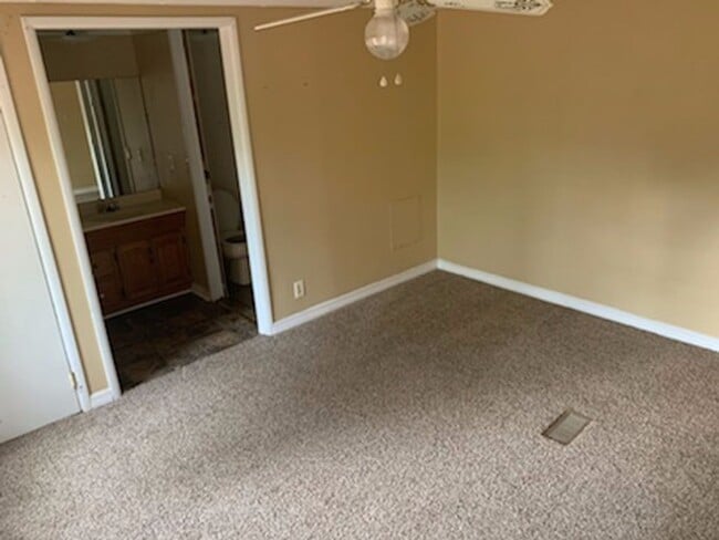 Building Photo - 6117 Clover St