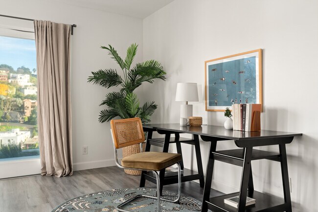 Foto del edificio - 1744 Redesdale Ave