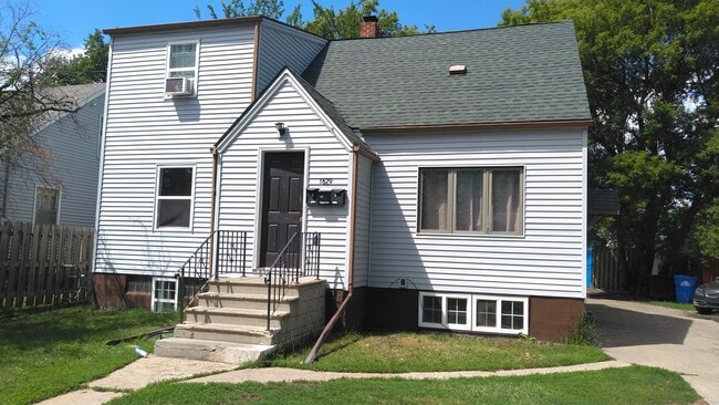 Building Photo - 1629 2nd Ave S