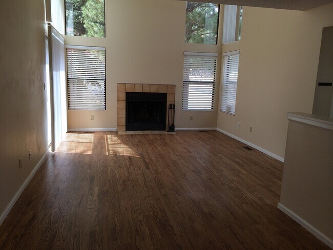 Foto del edificio - 4015 F Autumn Heights Drive