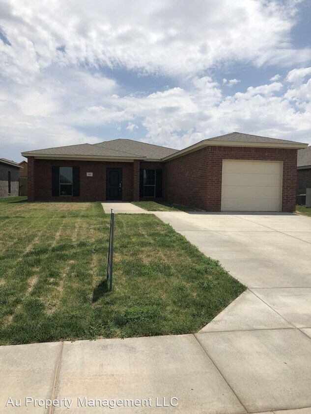 Primary Photo - 3 br, 2 bath House - 702 LOCHRIDGE ST.