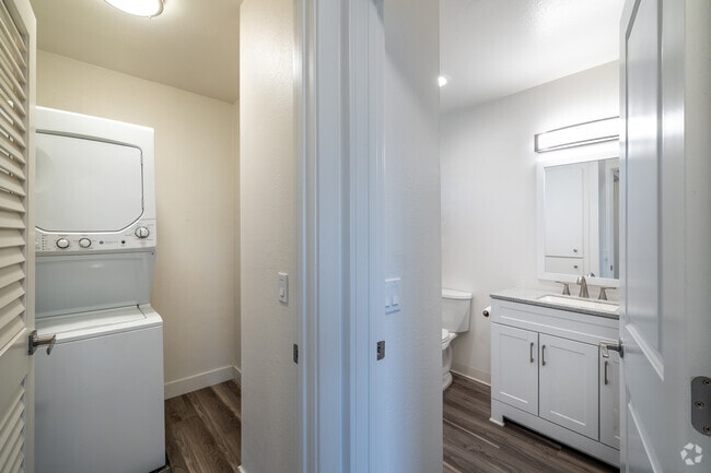1BR, 1 BA Bathroom - Traverse