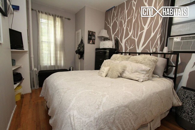 Foto del edificio - 7 W 103rd St