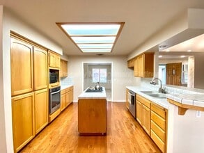 Building Photo - 672 W Ellery Ave