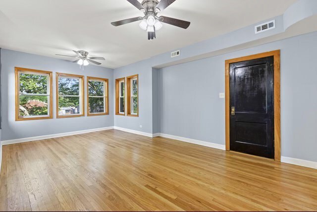Foto del edificio - 5639 N Artesian Ave