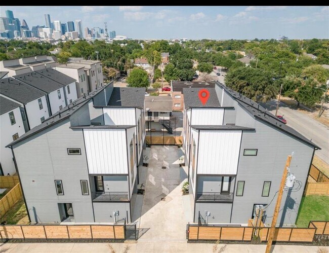 Foto del edificio - 2331 Eagle St