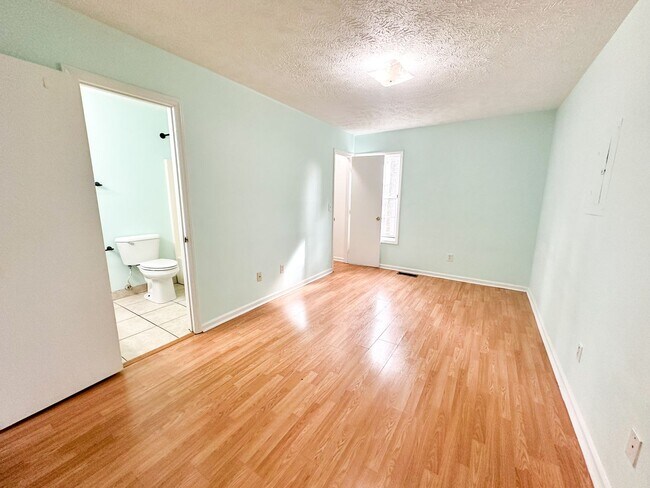 Foto del edificio - 3 bedroom 2 bath home located in mid -Wilmington area