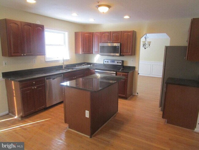 Foto del edificio - 8711 Temple Hill Rd