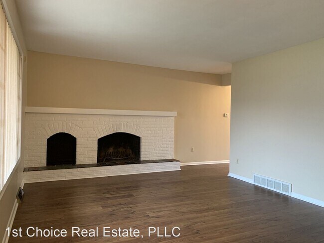 Foto del edificio - 4 br, 2 bath House - 108 Green Meadows Ave