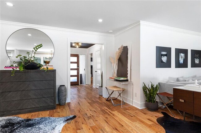 Foto del edificio - 1723 Dunwoody Pl NE