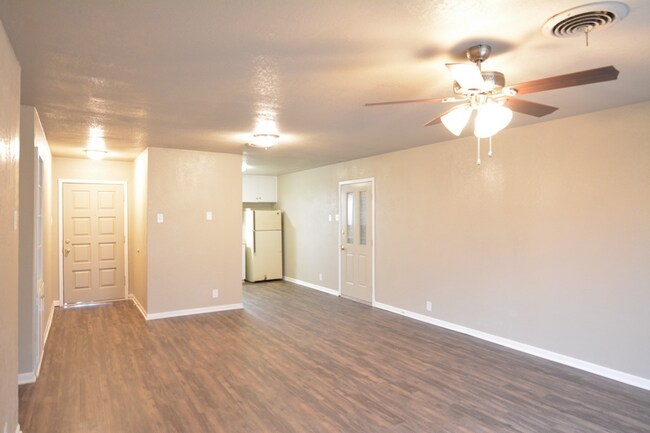 Foto del edificio - 3118 Lawnwood Dr