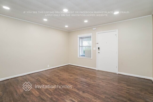 Foto del edificio - 10018 Silverton Ave