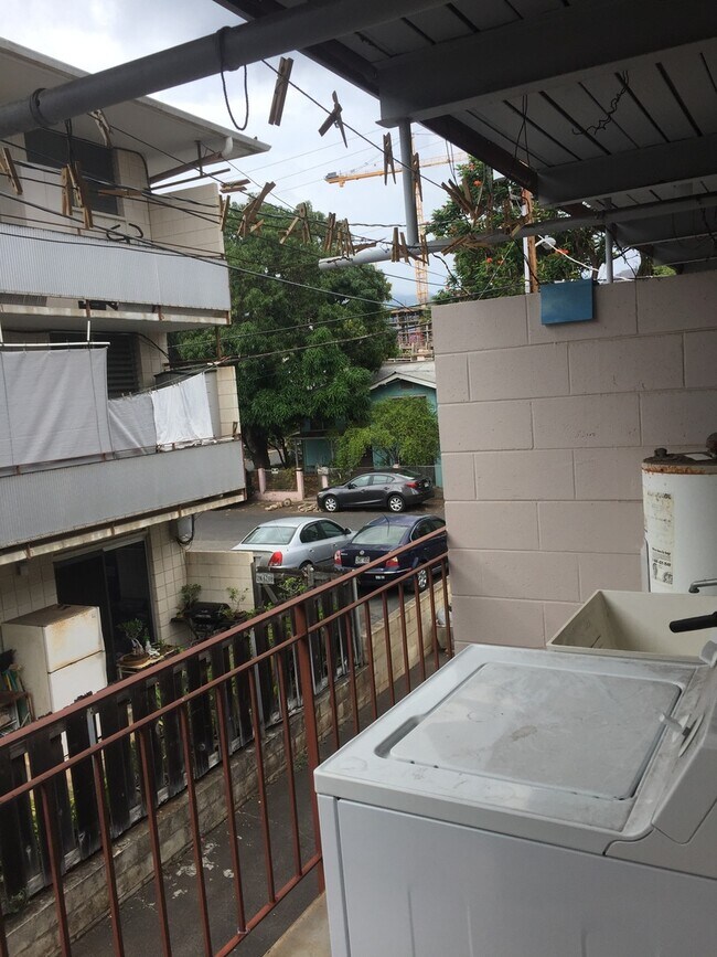 Foto del edificio - 1-Bedroom, 1-Bath with 1-Parking in Univer...